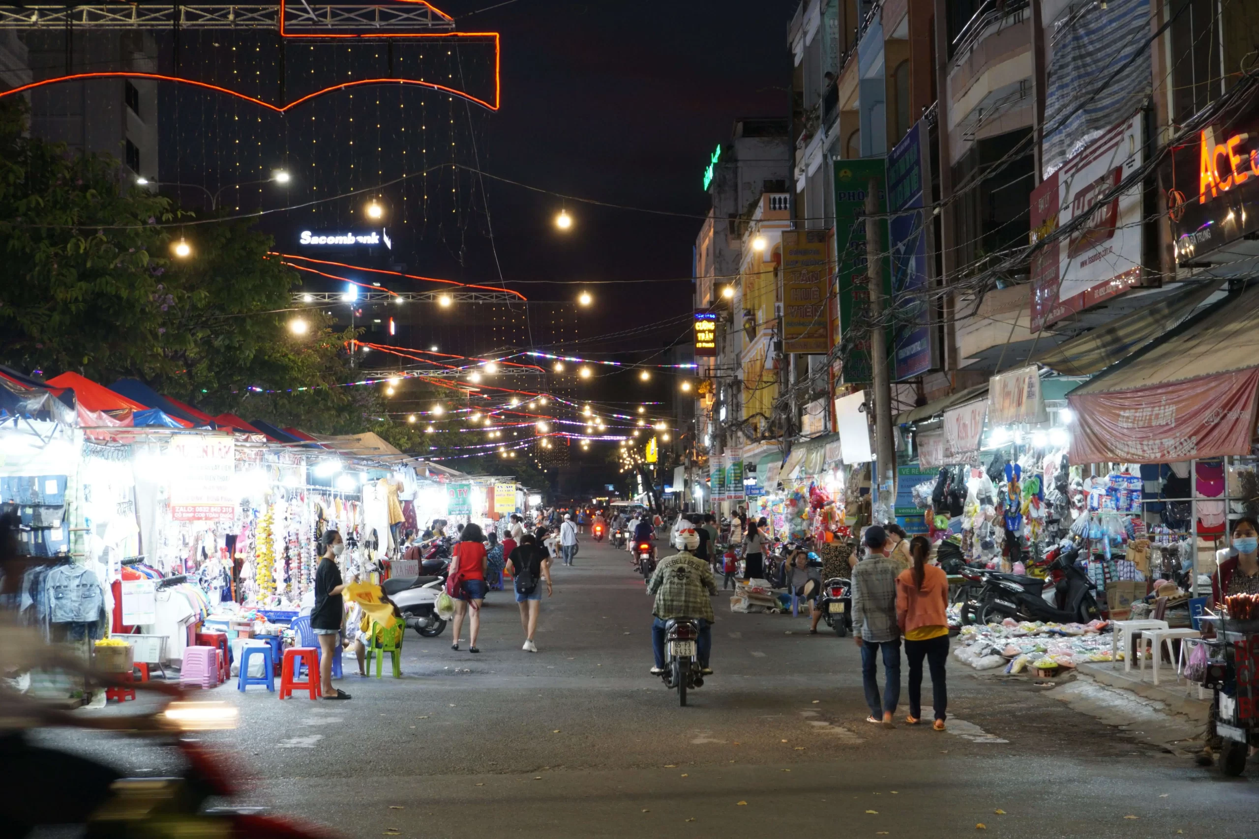 Night market in vietnam