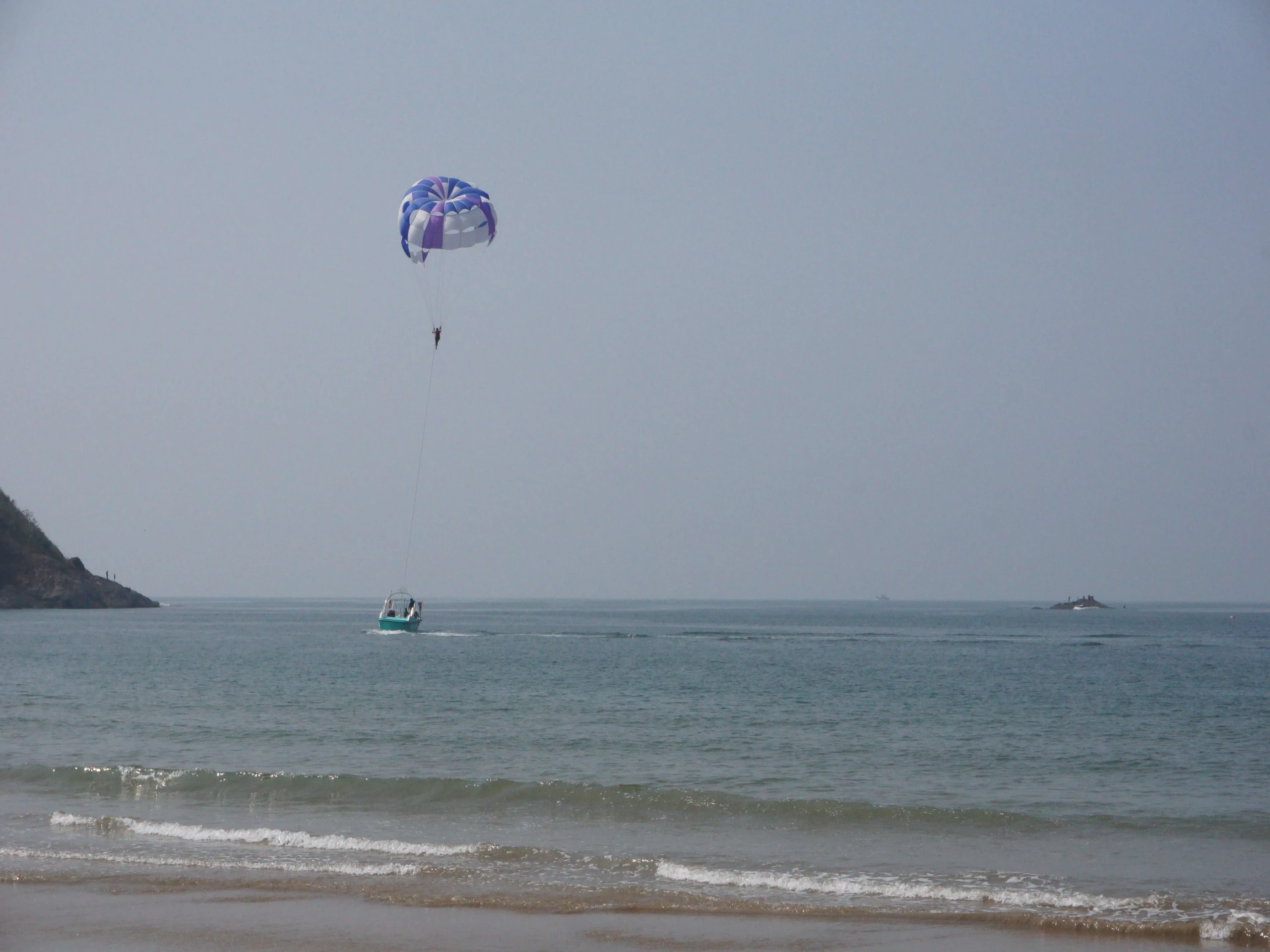 parasailing at kudle beach